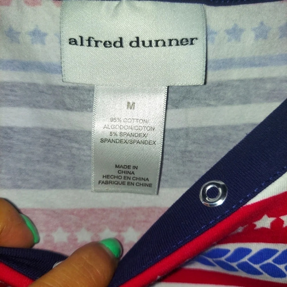 Alfred Dunner Grommet Neckline Stars and Stripes Short Sleeve Tee Tshirt - Picture 4 of 4
